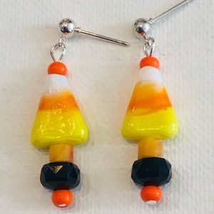 🧡Cute candy corn earrings! 🧡